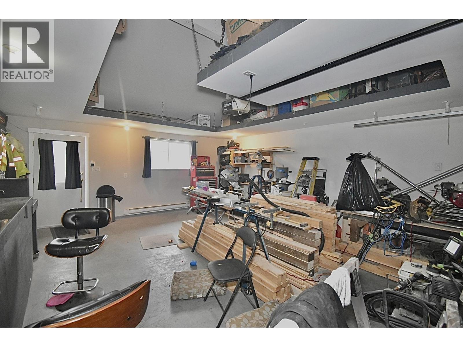 6135 FAIRWAY AVENUE, Sechelt