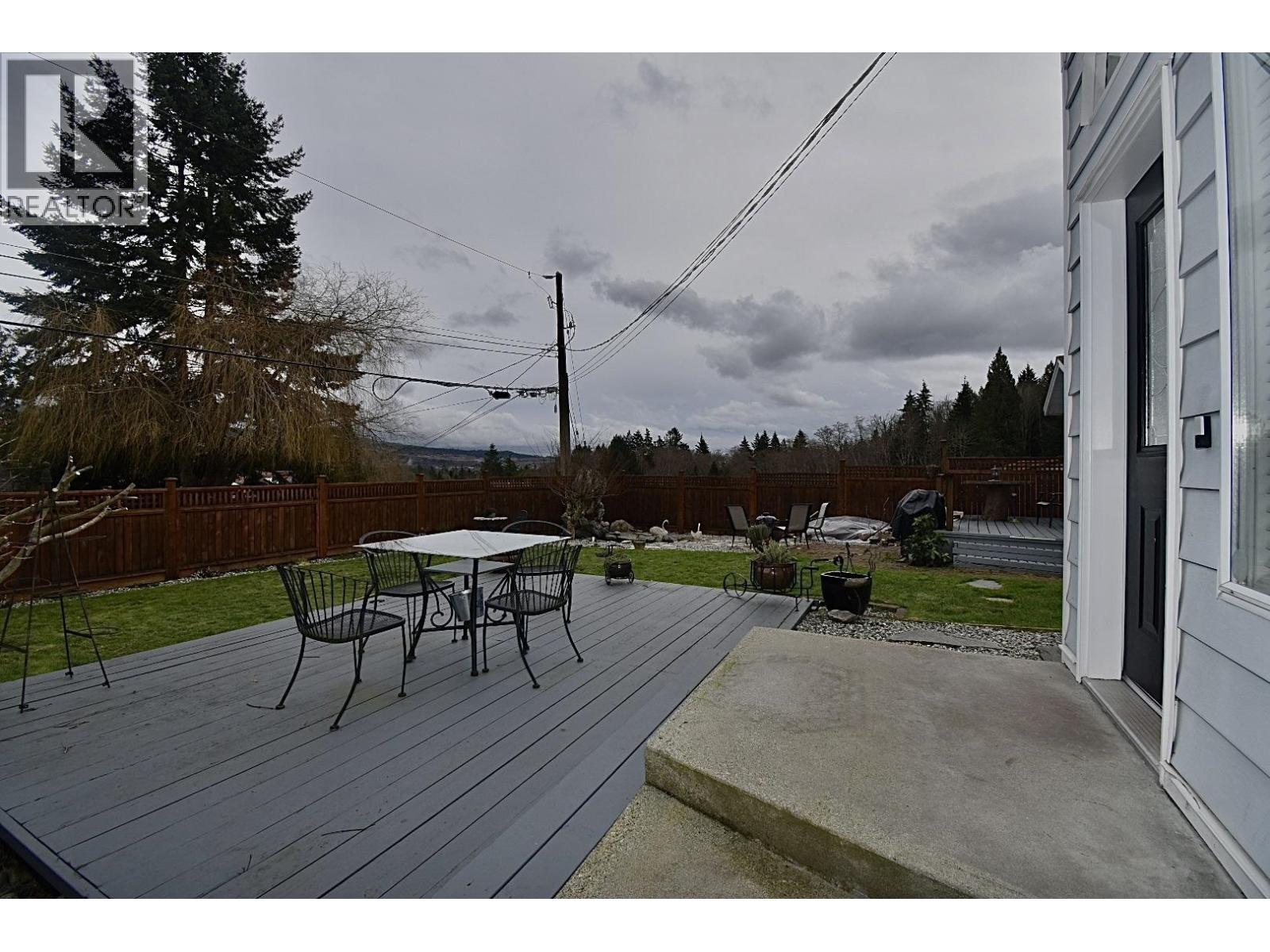 6135 FAIRWAY AVENUE, Sechelt