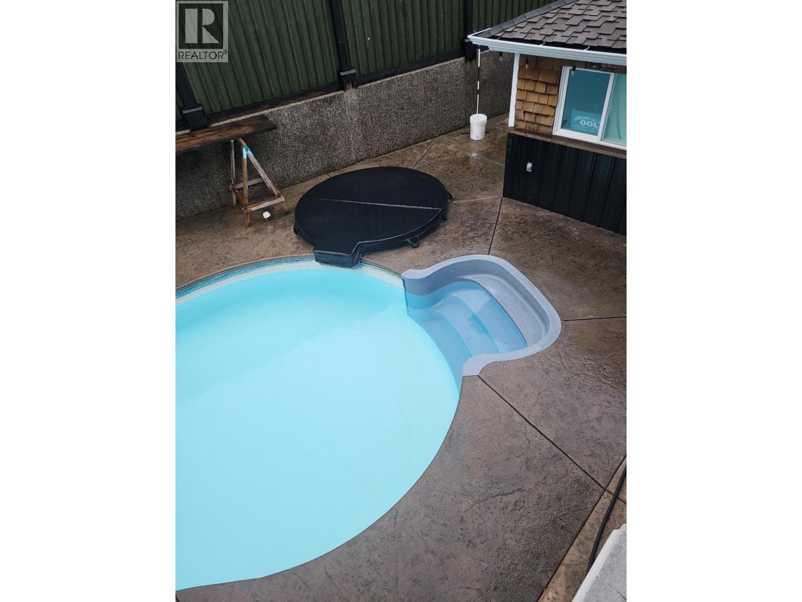 6135 FAIRWAY AVENUE, Sechelt