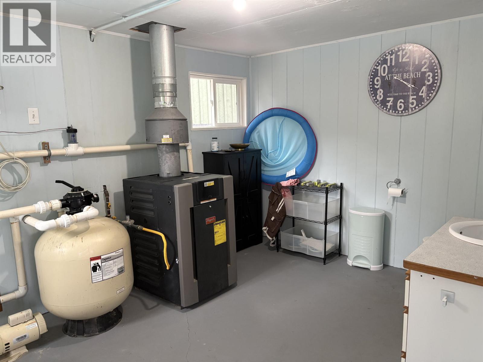 6135 FAIRWAY AVENUE, Sechelt