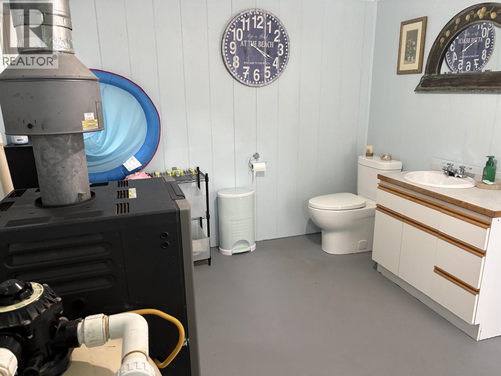 6135 FAIRWAY AVENUE, Sechelt