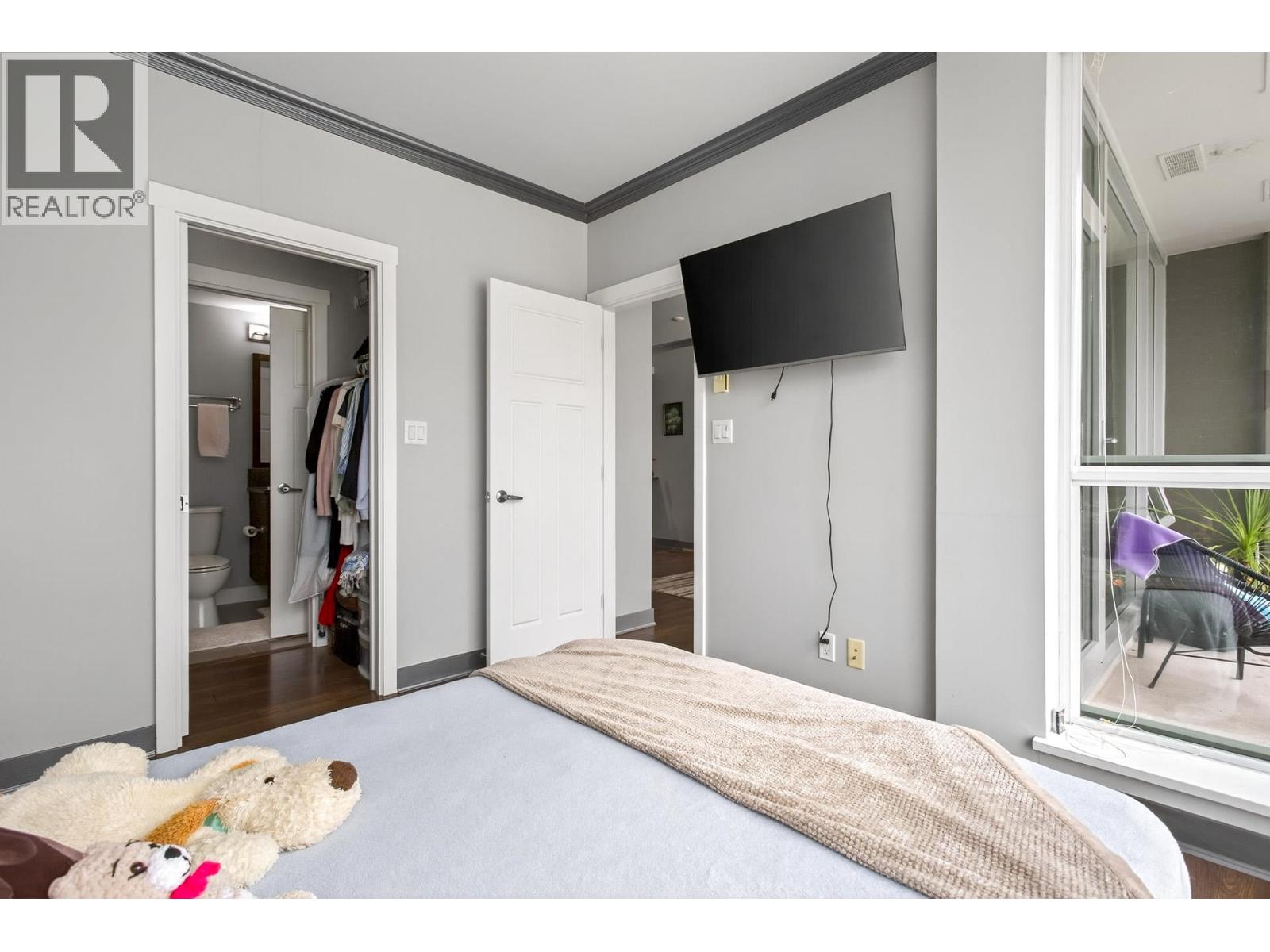 1904 2968 GLEN DRIVE