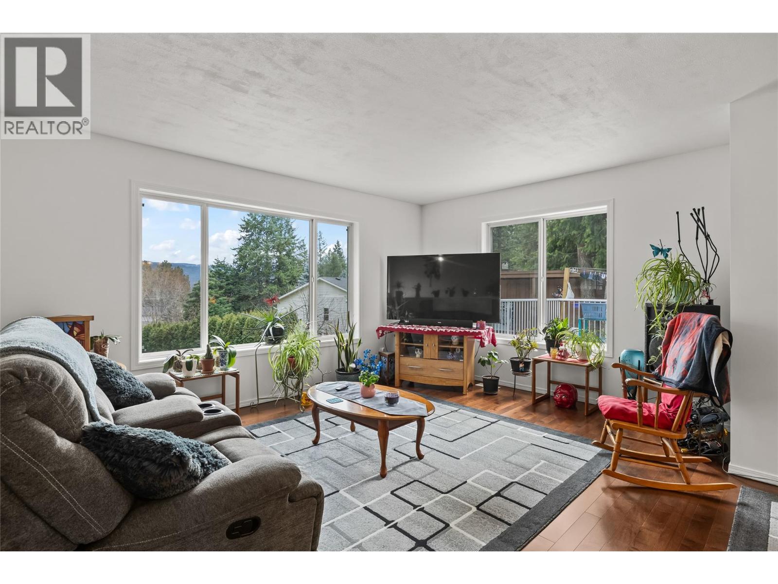 10736 Pinecrest Road, Vernon