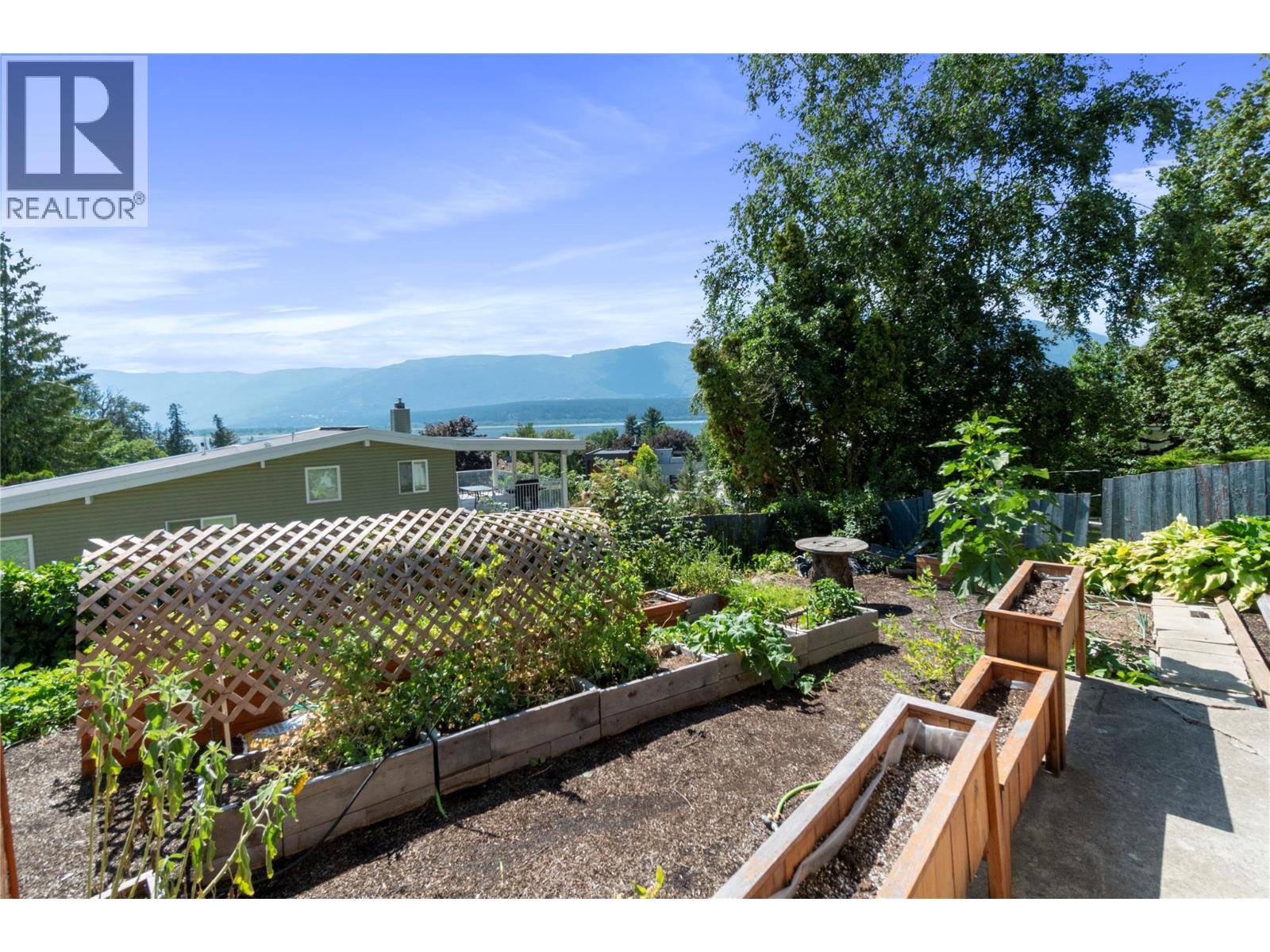 1850 28 Avenue NE, Salmon Arm