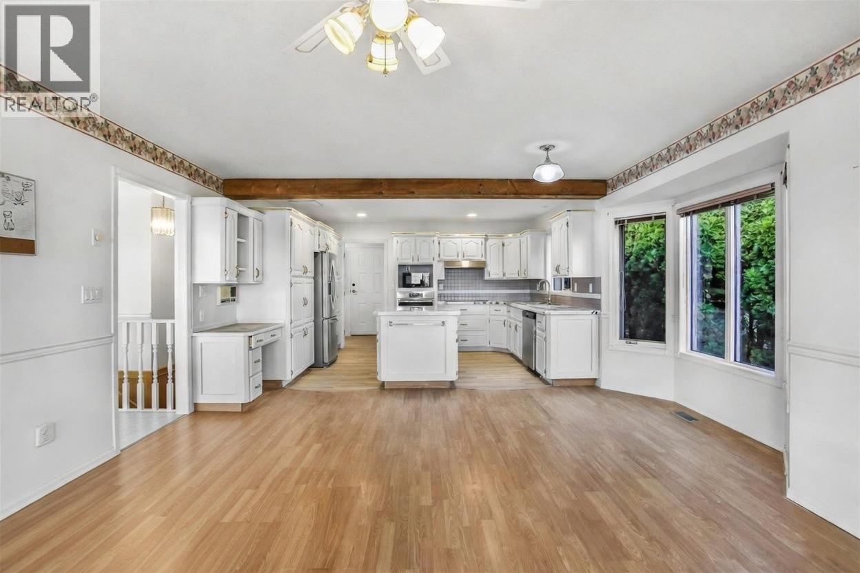  727 Cassiar Crescent, Kelowna