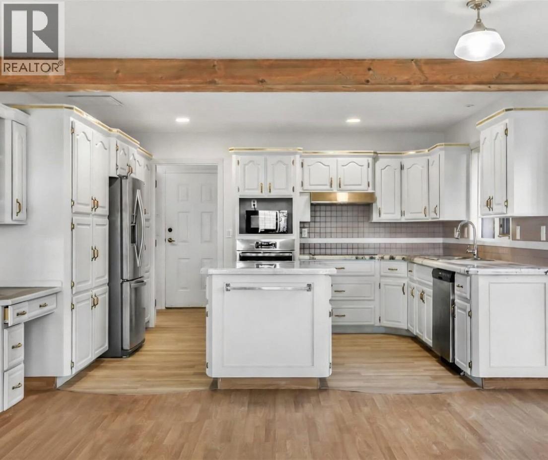  727 Cassiar Crescent, Kelowna