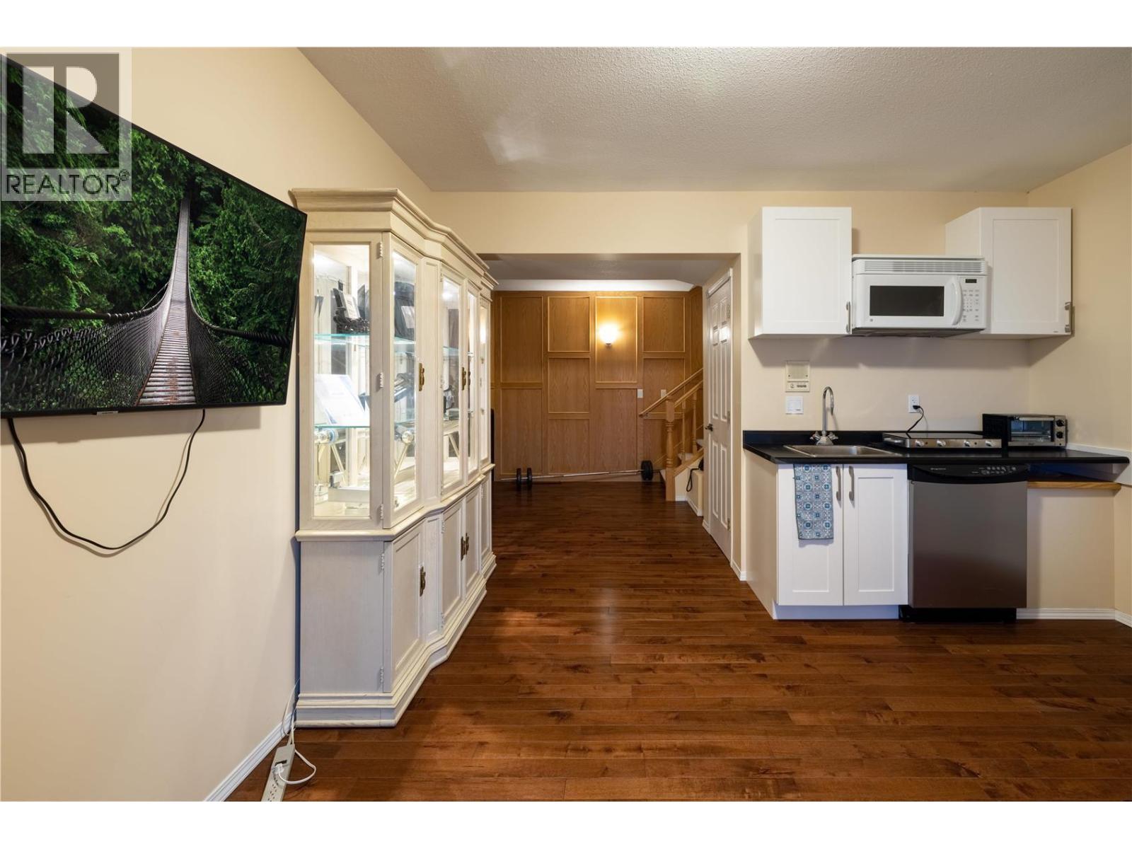  727 Cassiar Crescent, Kelowna