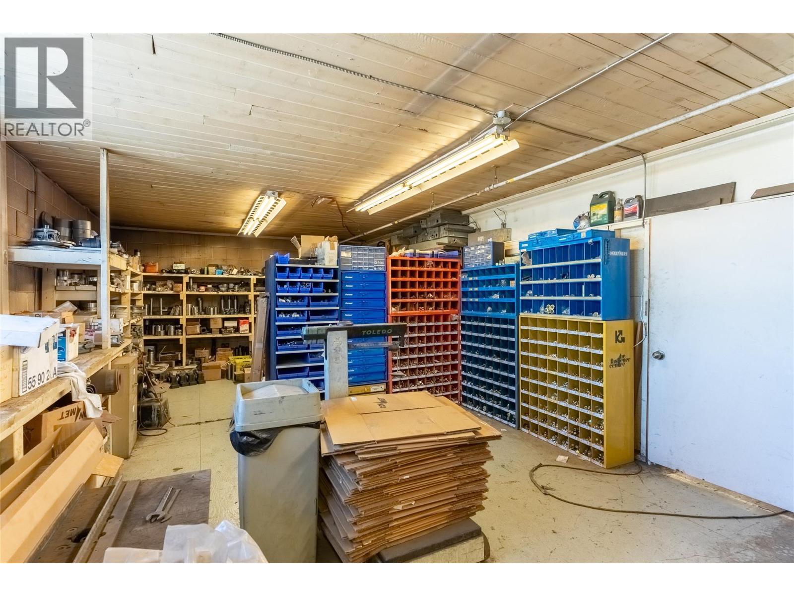  733 TAGISH Street, Kamloops