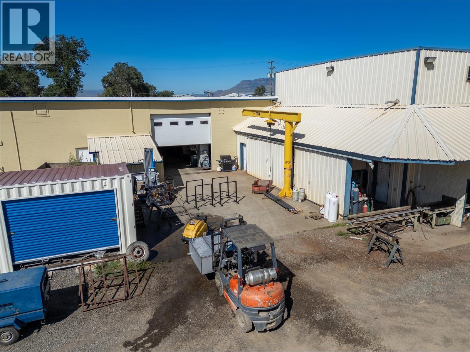  733 TAGISH Street, Kamloops