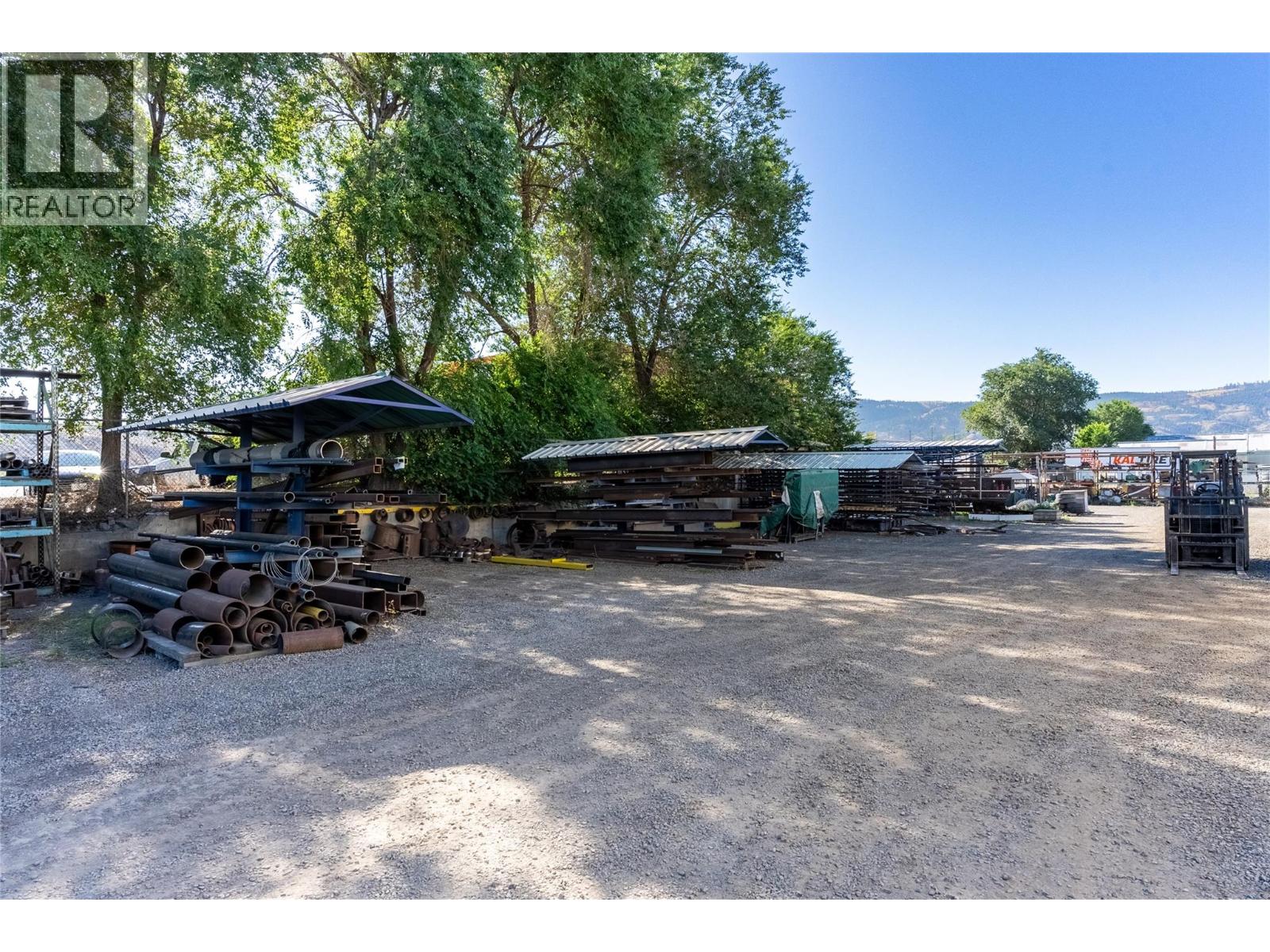  733 TAGISH Street, Kamloops