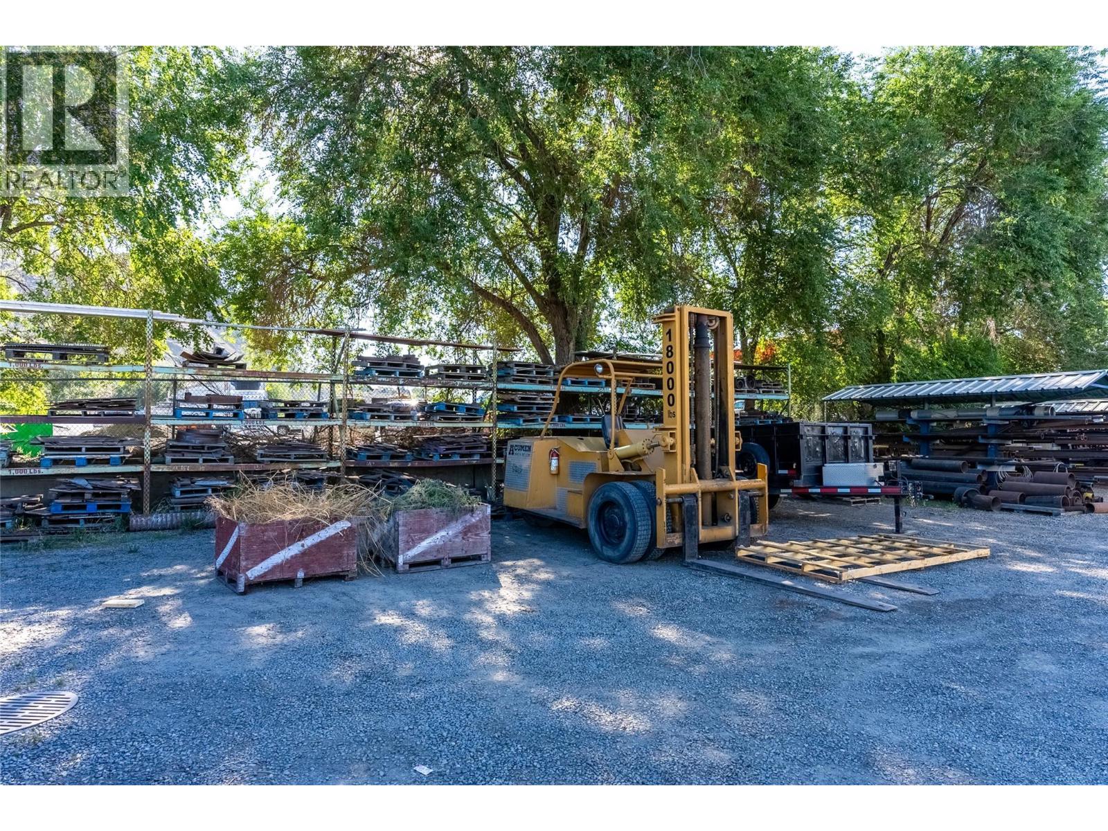  733 TAGISH Street, Kamloops