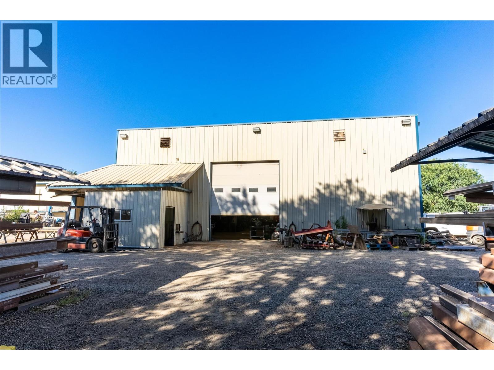  733 TAGISH Street, Kamloops