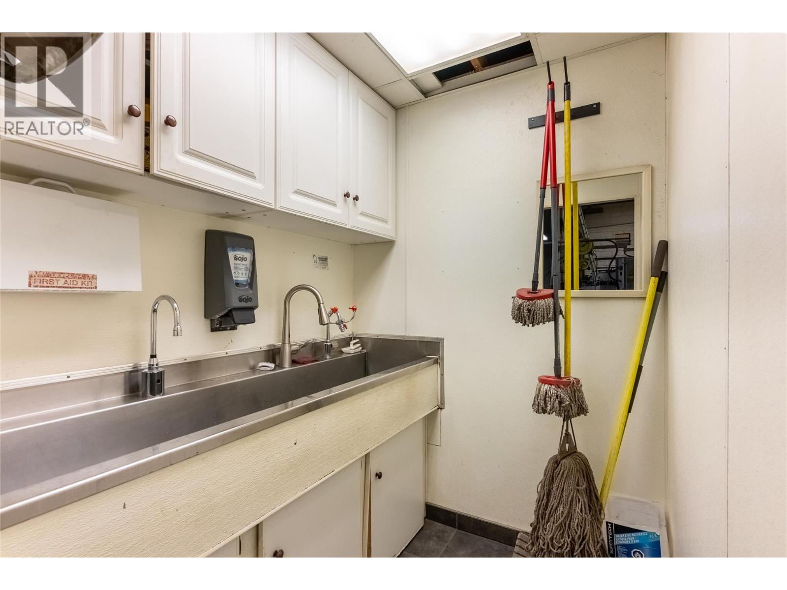  733 TAGISH Street, Kamloops