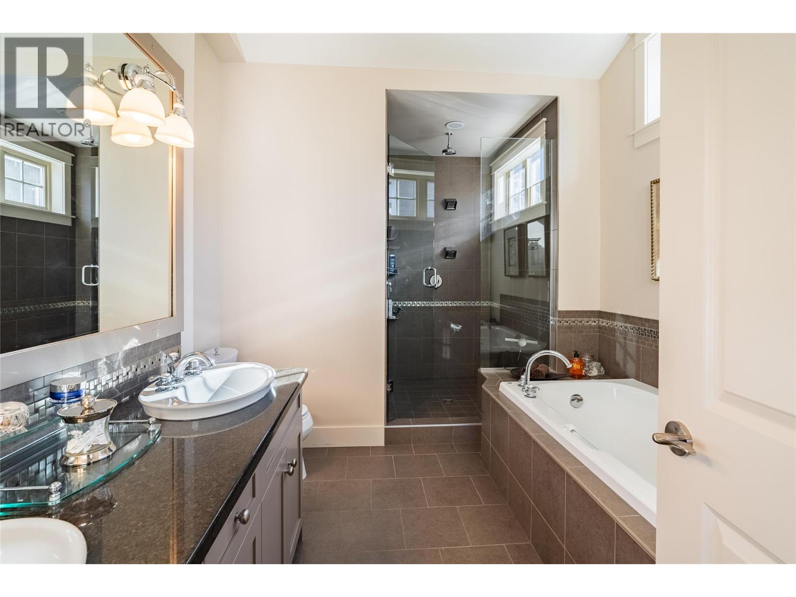 314 Dormie Point, Vernon