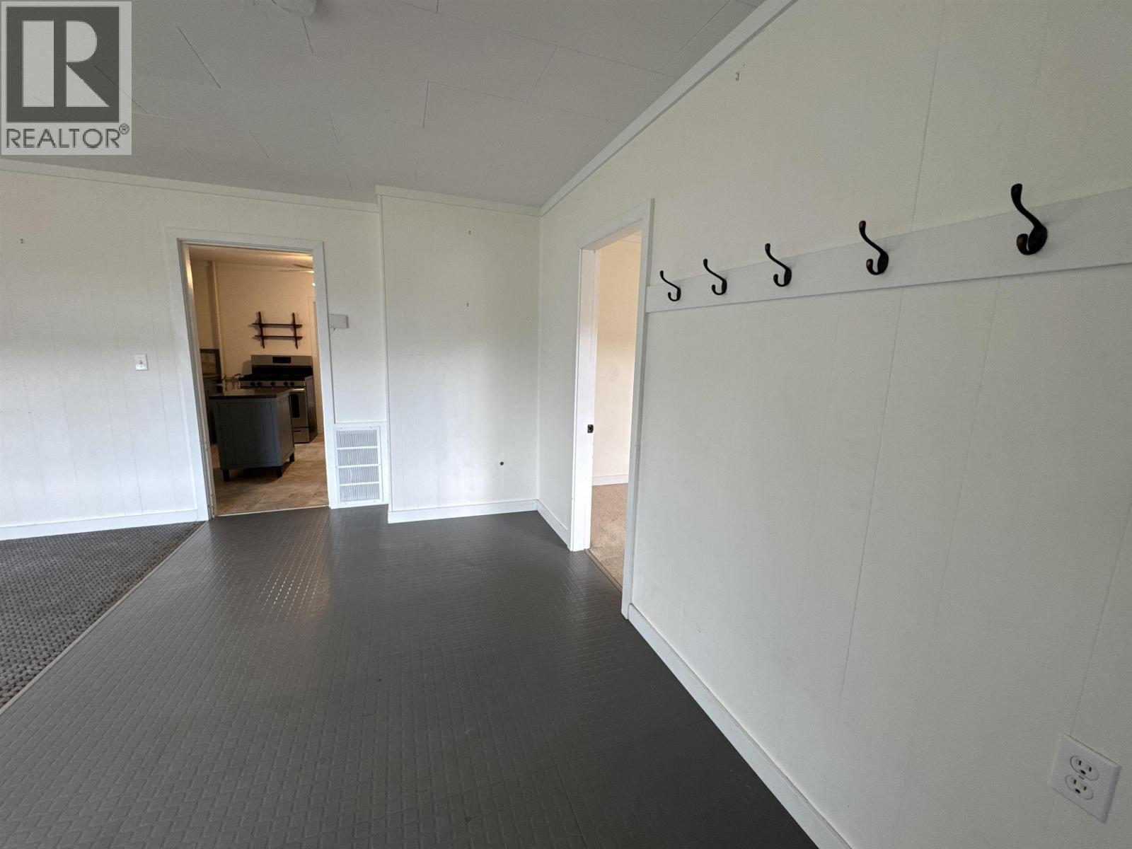 242 S THIRD AVENUE, Williams Lake