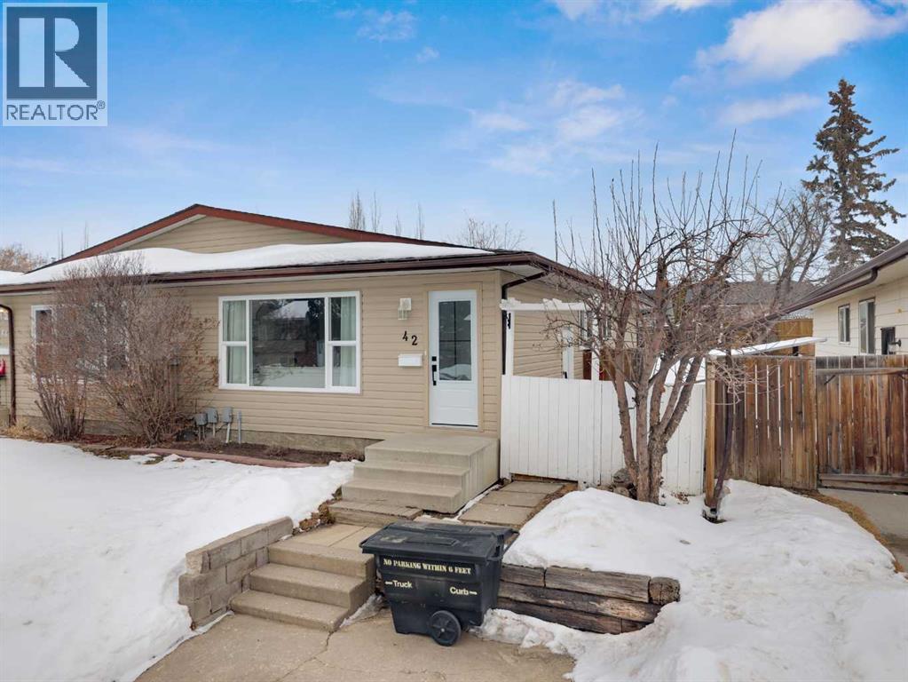 42 Valley Crescent, Lacombe