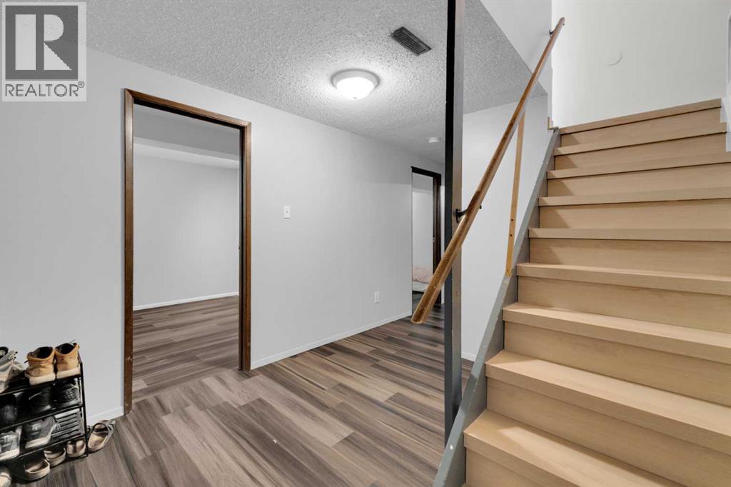 42 Valley Crescent, Lacombe