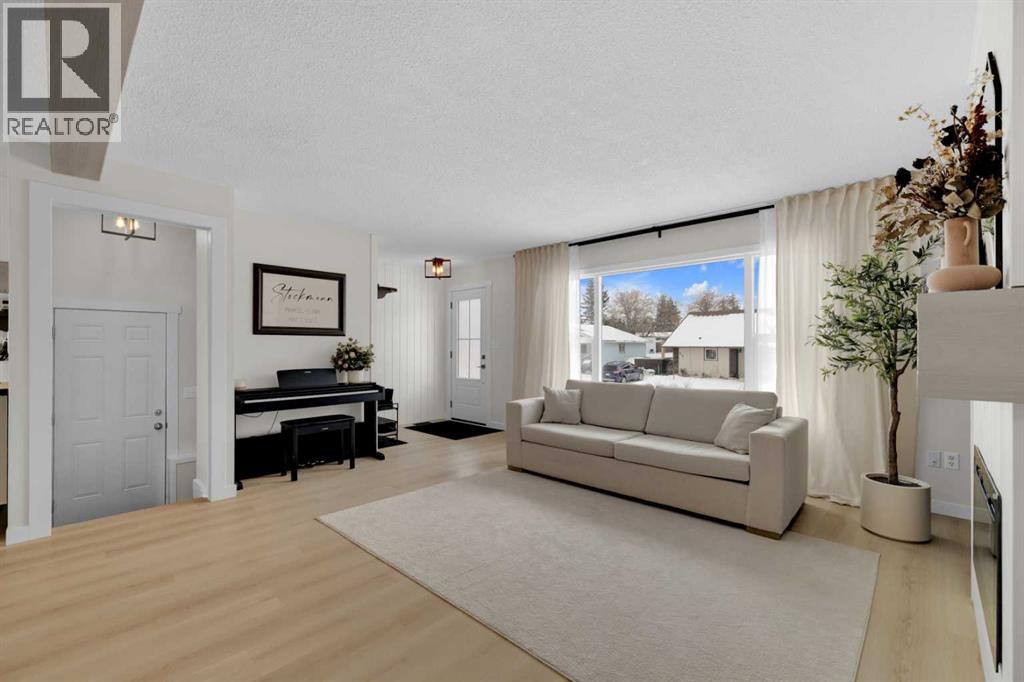 42 Valley Crescent, Lacombe