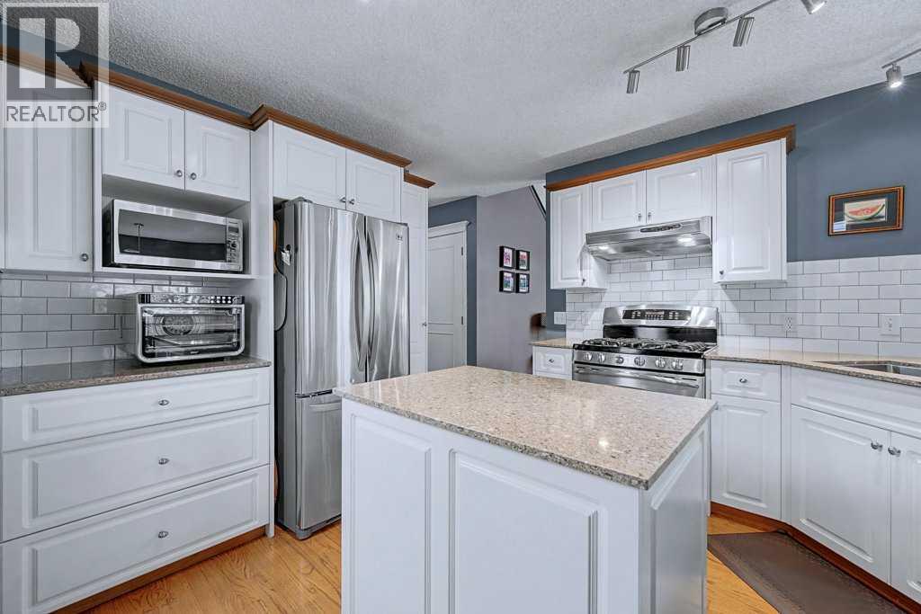 Single Family House for Sale in  Douglas Glen Place SE Douglasdale/Glen Calgary 