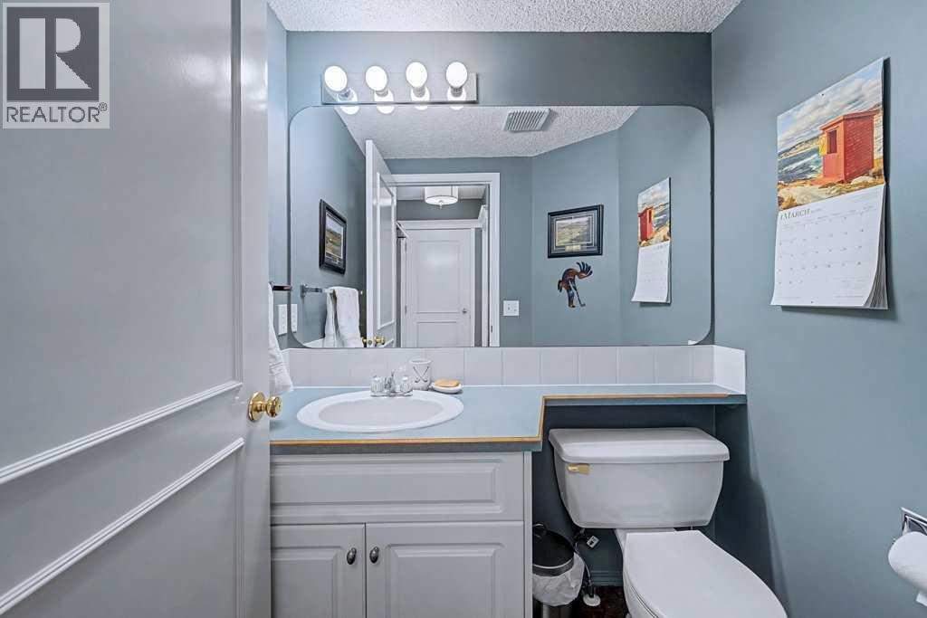 Single Family House for Sale in  Douglas Glen Place SE Douglasdale/Glen Calgary 