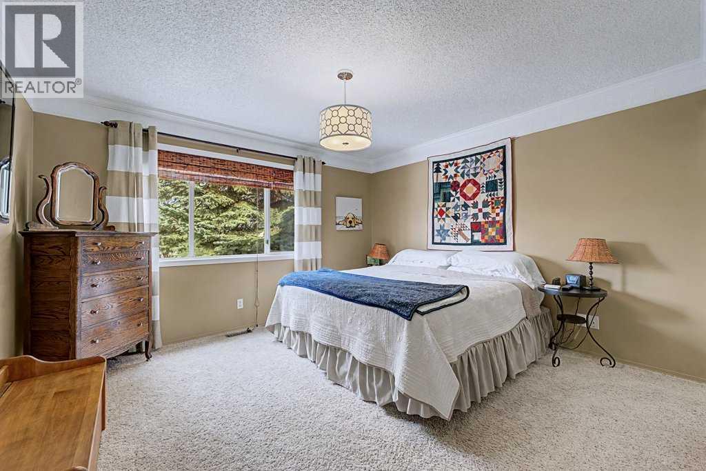 Single Family House for Sale in  Douglas Glen Place SE Douglasdale/Glen Calgary 