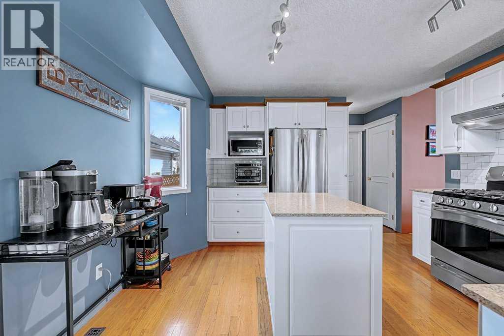 Single Family House for Sale in  Douglas Glen Place SE Douglasdale/Glen Calgary 