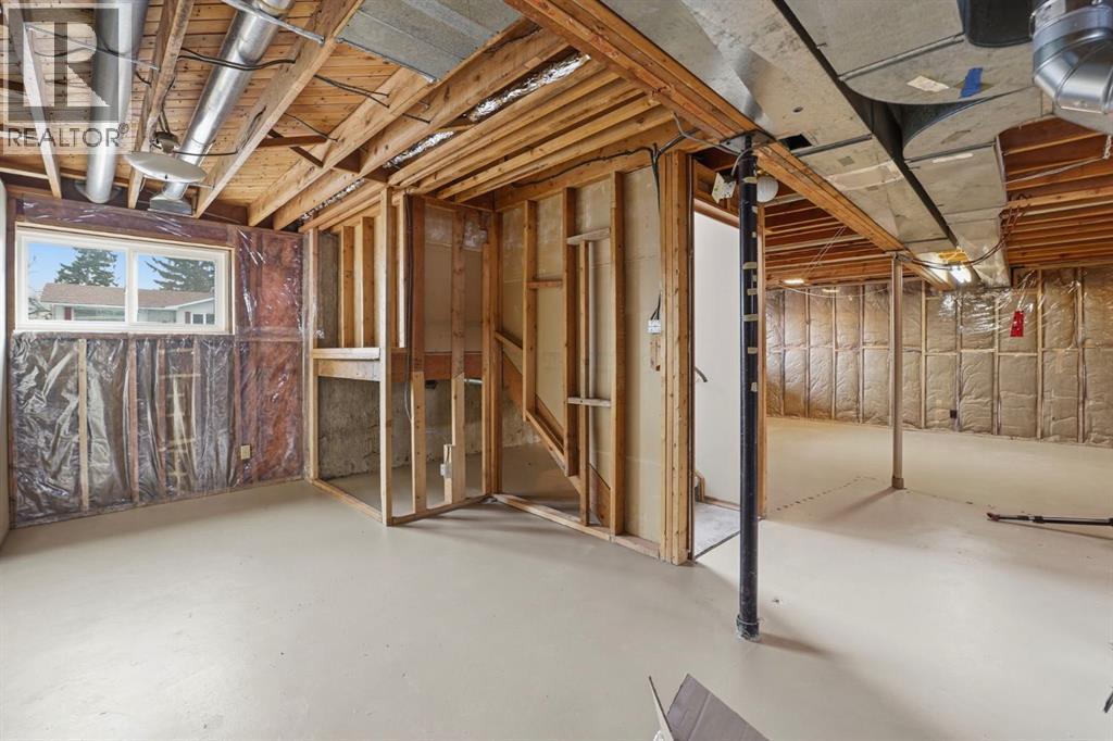 Single Family House Bi-level for Sale in   Avenue NW Huntington Hills Calgary 