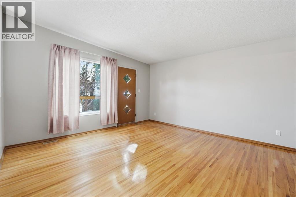 Single Family House Bi-level for Sale in   Avenue NW Huntington Hills Calgary 