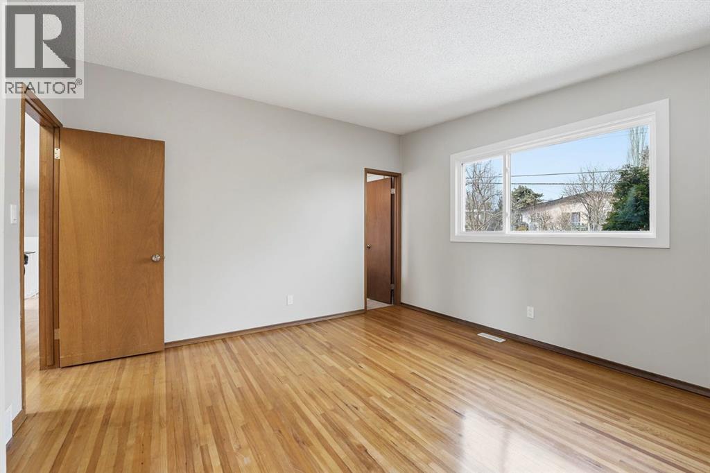 Single Family House Bi-level for Sale in   Avenue NW Huntington Hills Calgary 