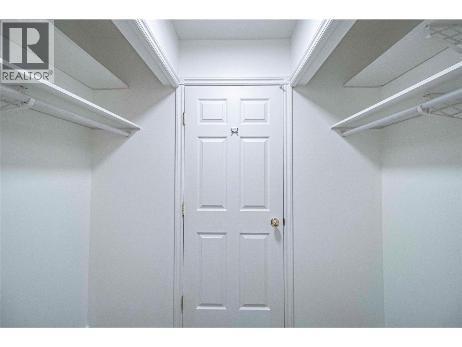 207 8412 Jubilee Road East, Summerland