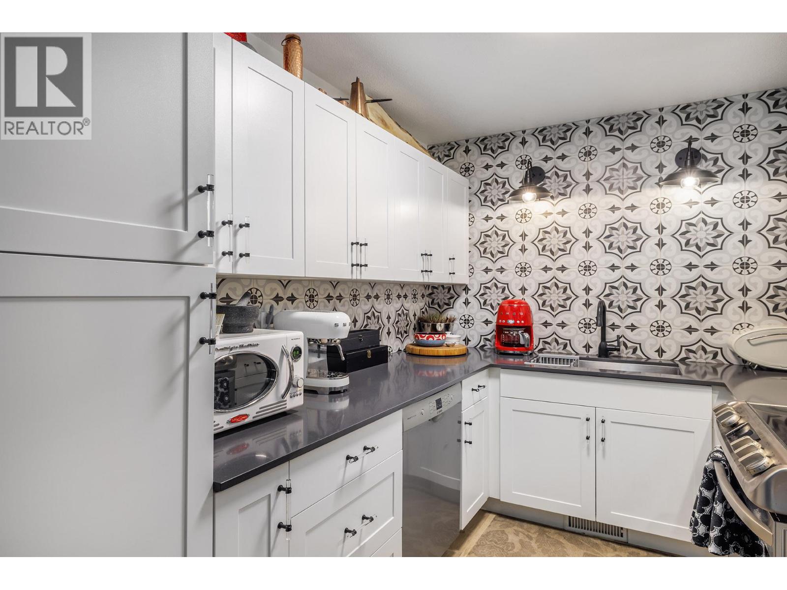 3155 Gordon Drive Unit# 102, Kelowna