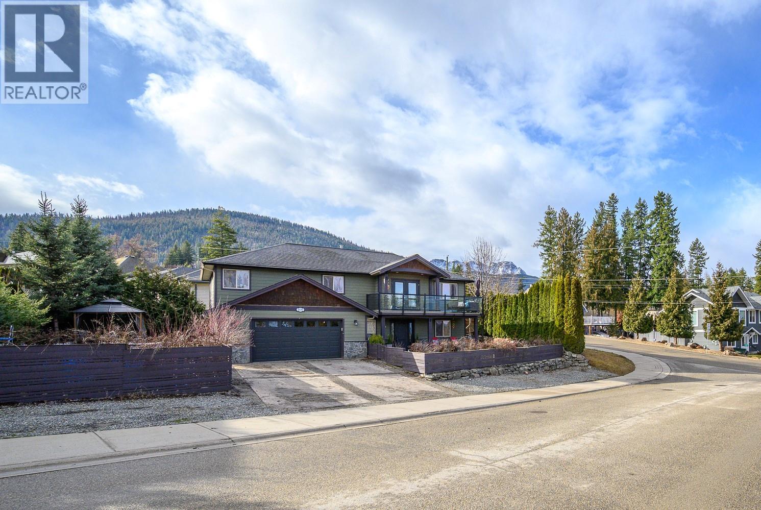 1130 7th Avenue SE, Salmon Arm