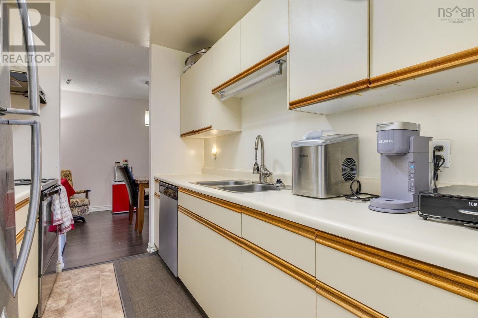 Property 22 of 32 of 308 15 Langbrae Drive