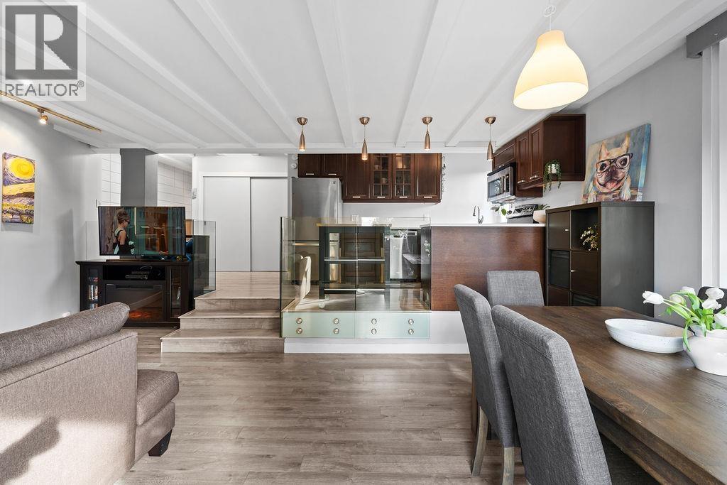 201 341 MAHON AVENUE, North Vancouver