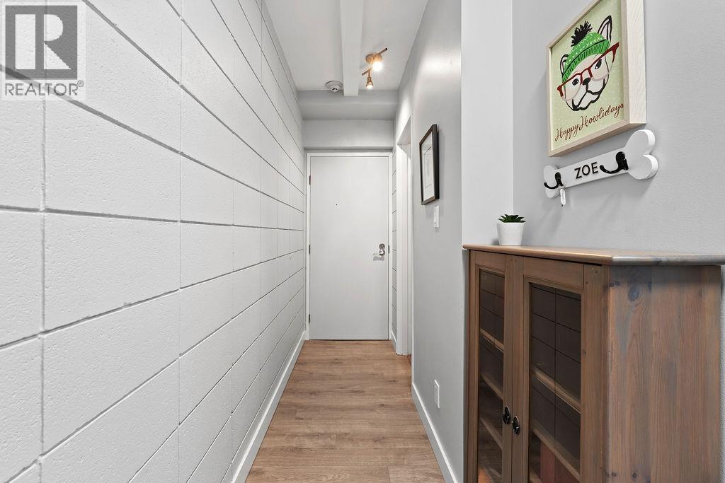 201 341 MAHON AVENUE, North Vancouver