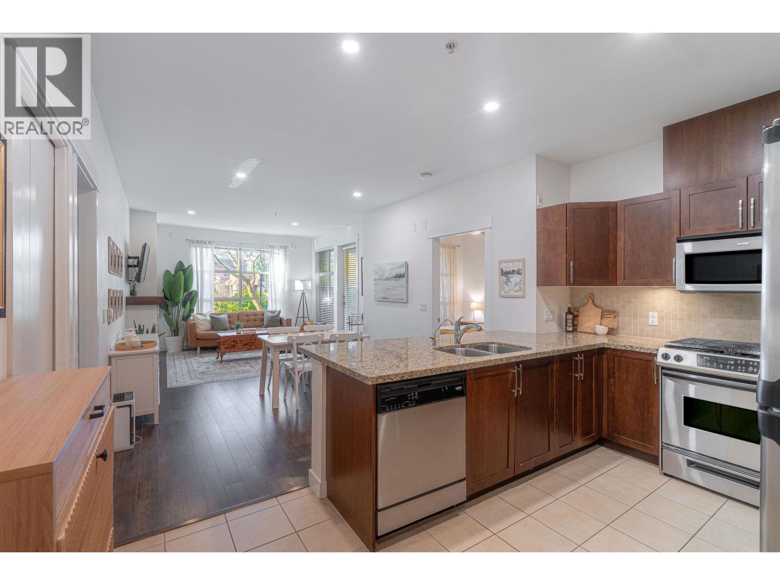 110 1468 ST. ANDREWS AVENUE, North Vancouver