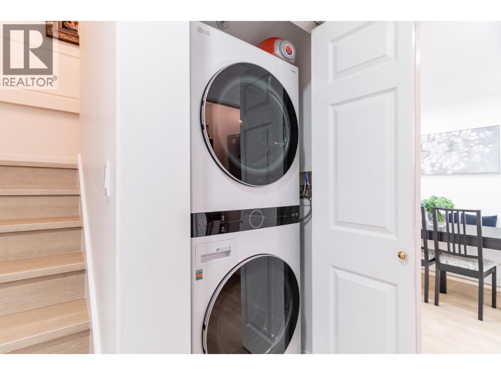 2 1233 W 16TH STREET, North Vancouver