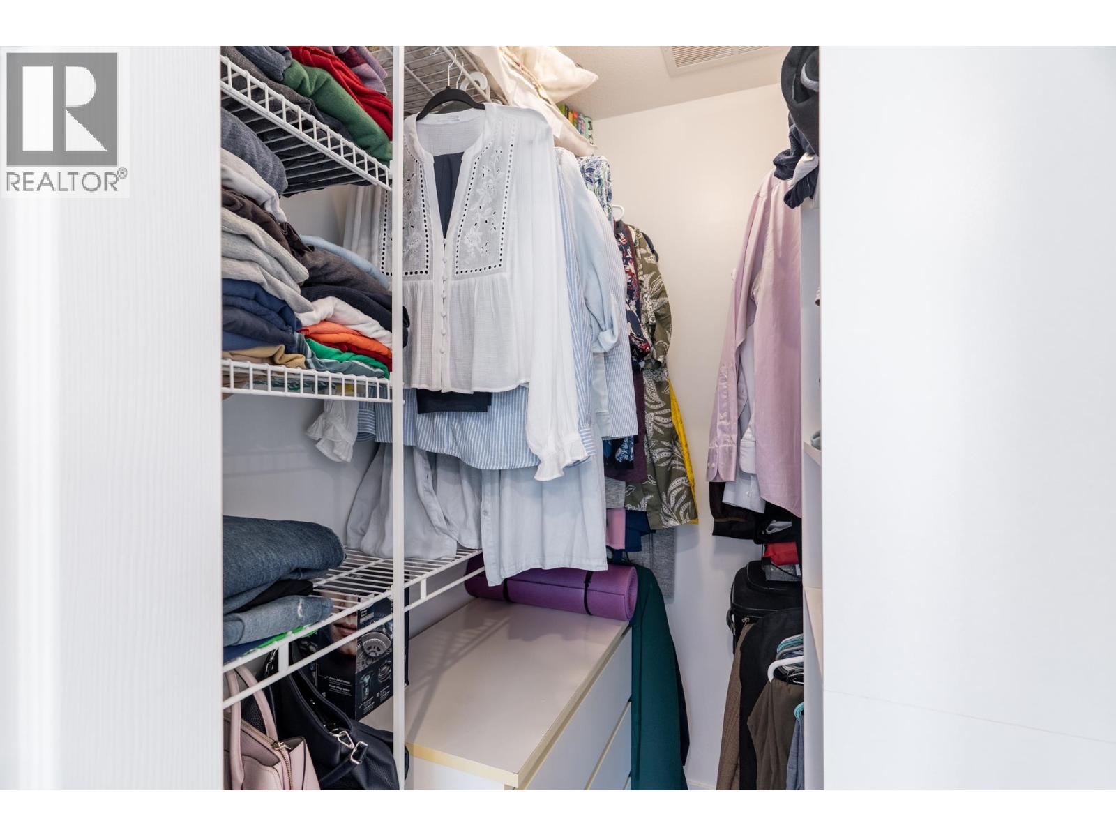 2 1233 W 16TH STREET, North Vancouver