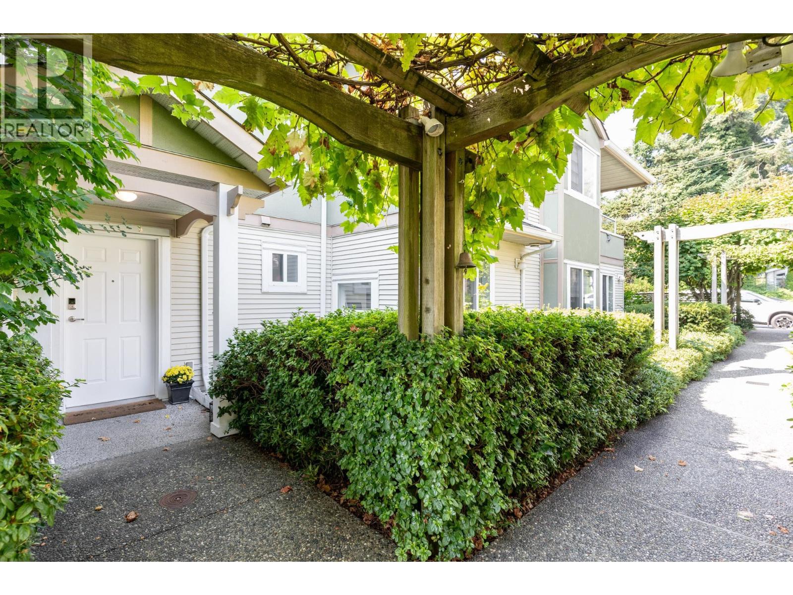2 1233 W 16TH STREET, North Vancouver