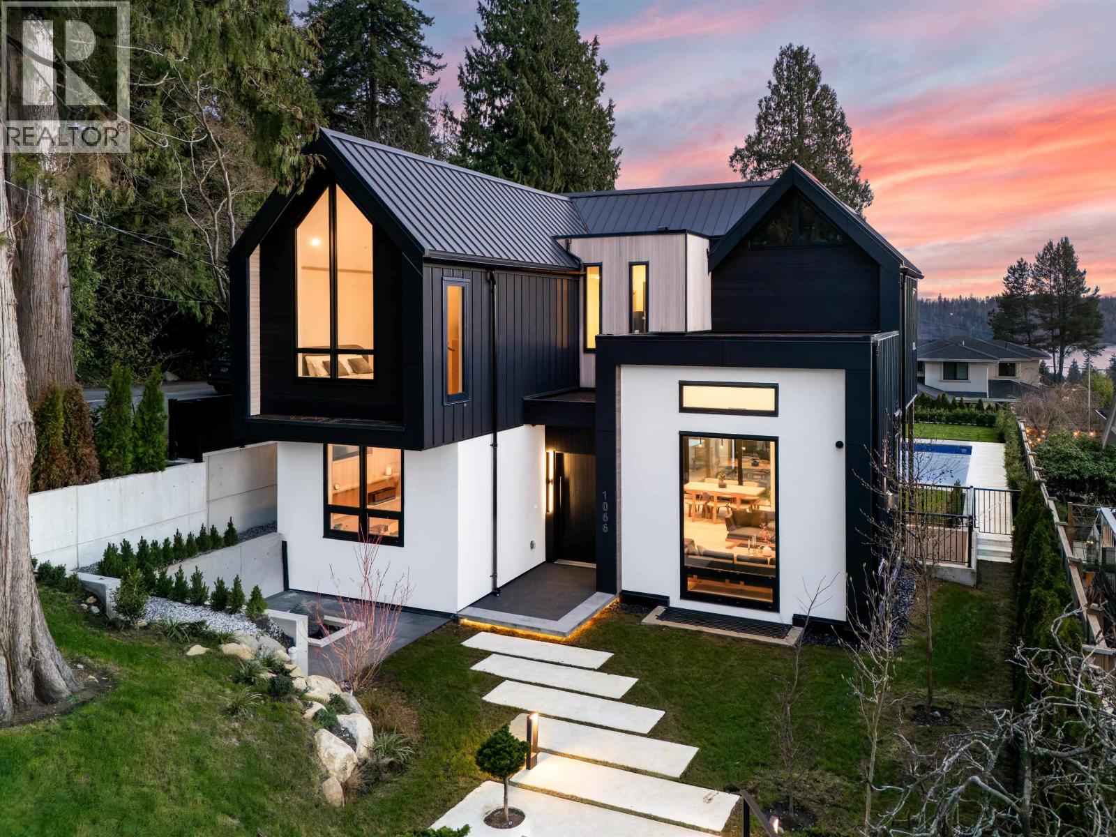 1066 FULTON AVENUE, West Vancouver