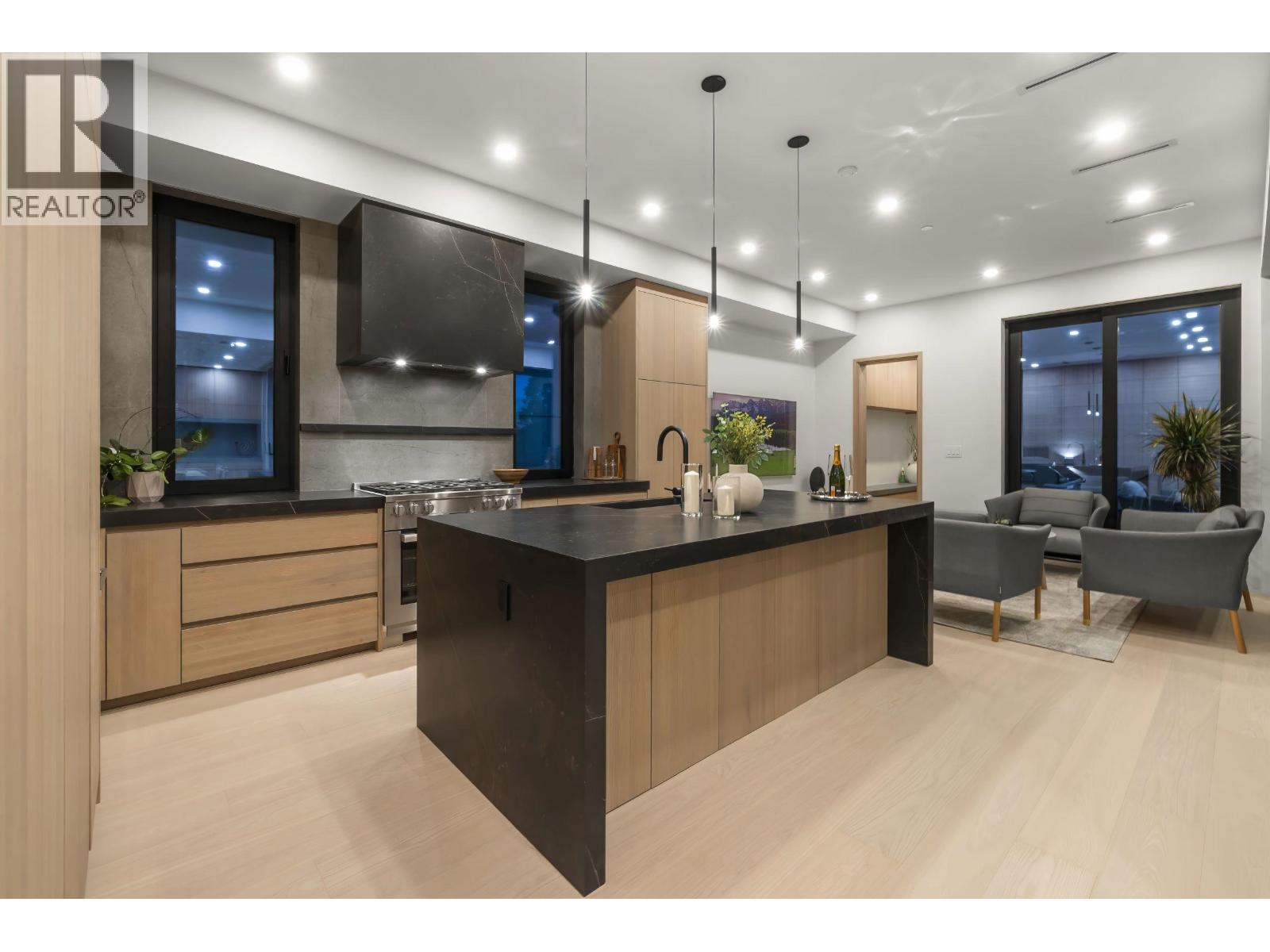 1066 FULTON AVENUE, West Vancouver