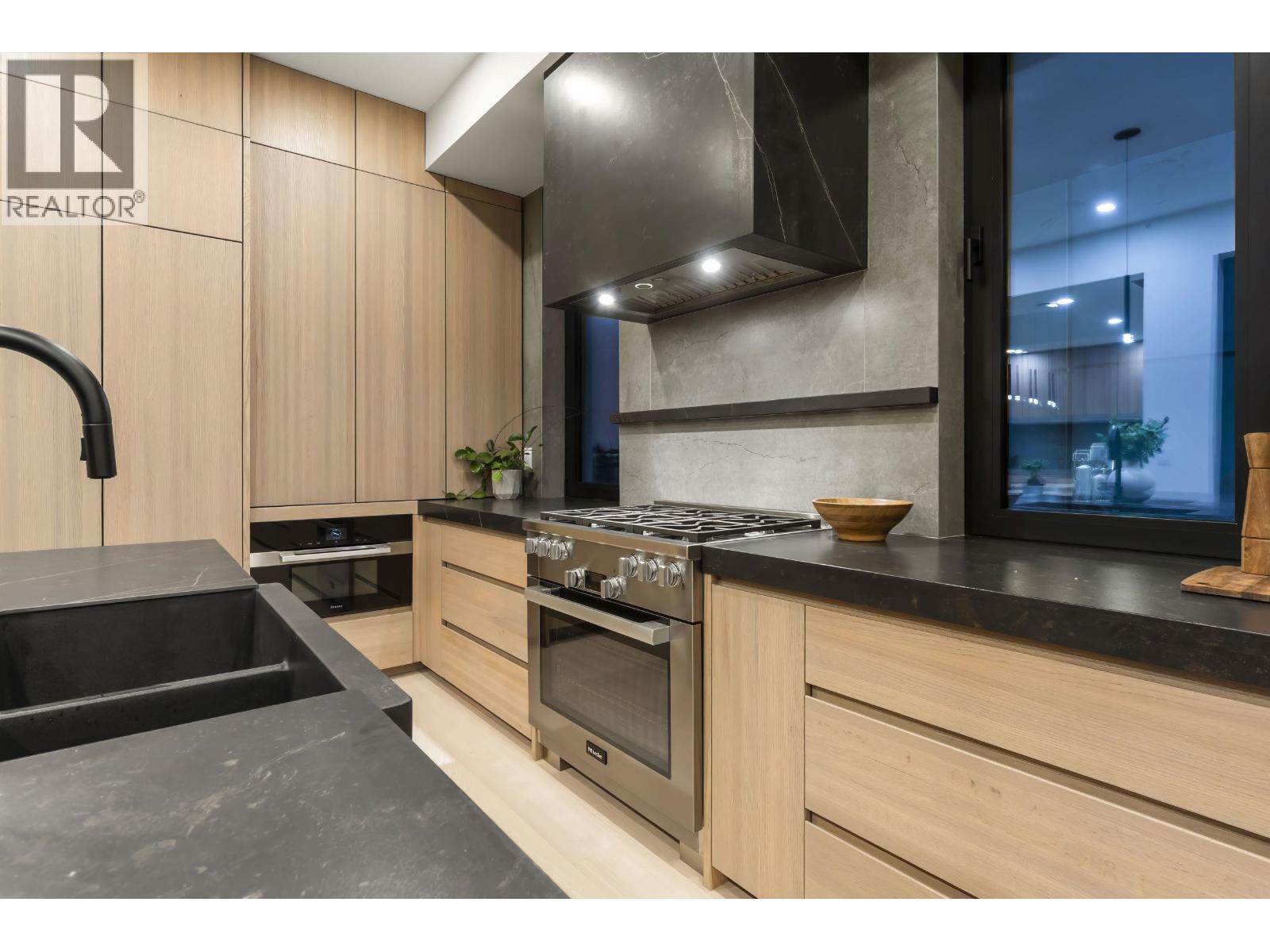 1066 FULTON AVENUE, West Vancouver