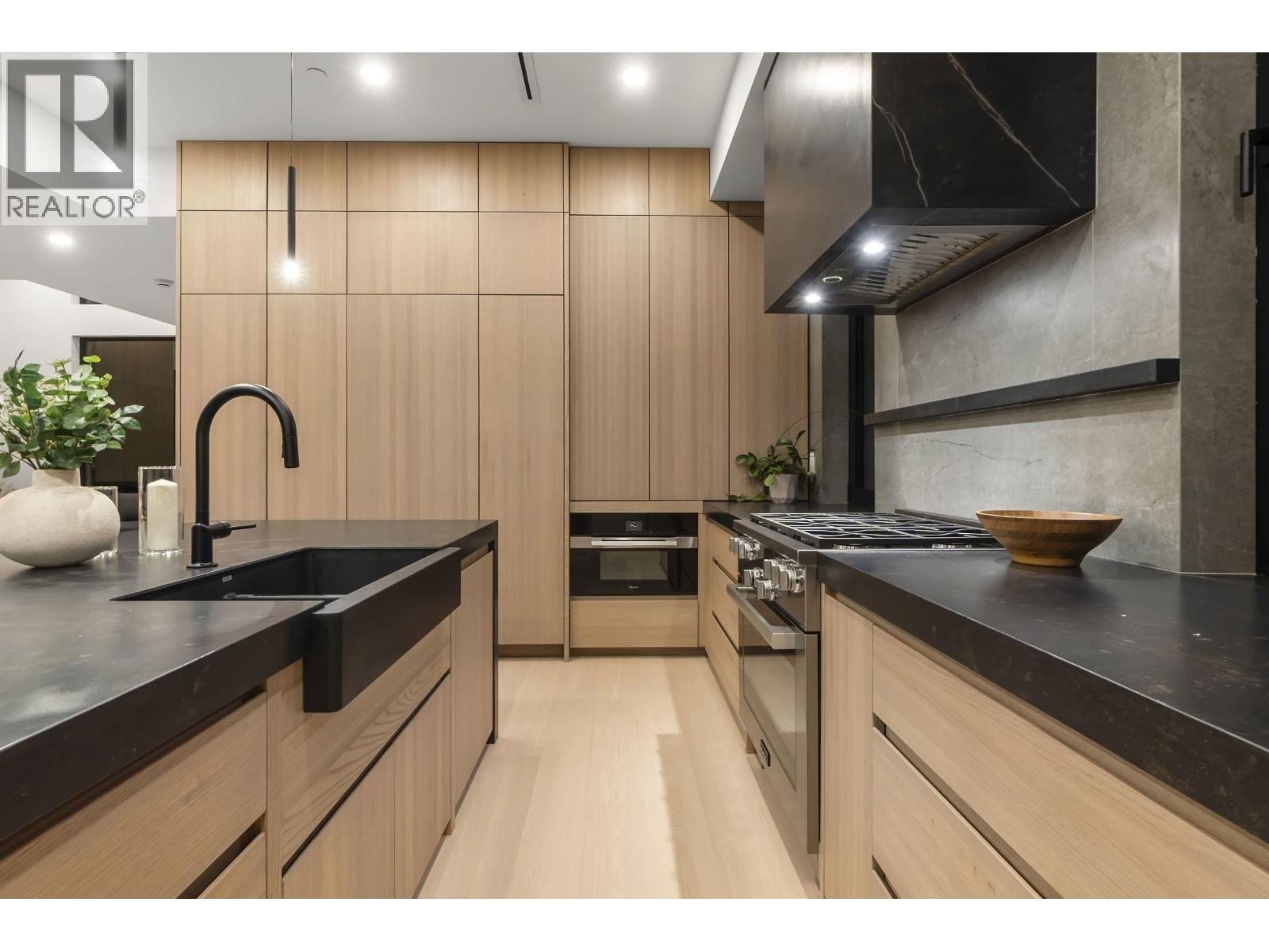 1066 FULTON AVENUE, West Vancouver