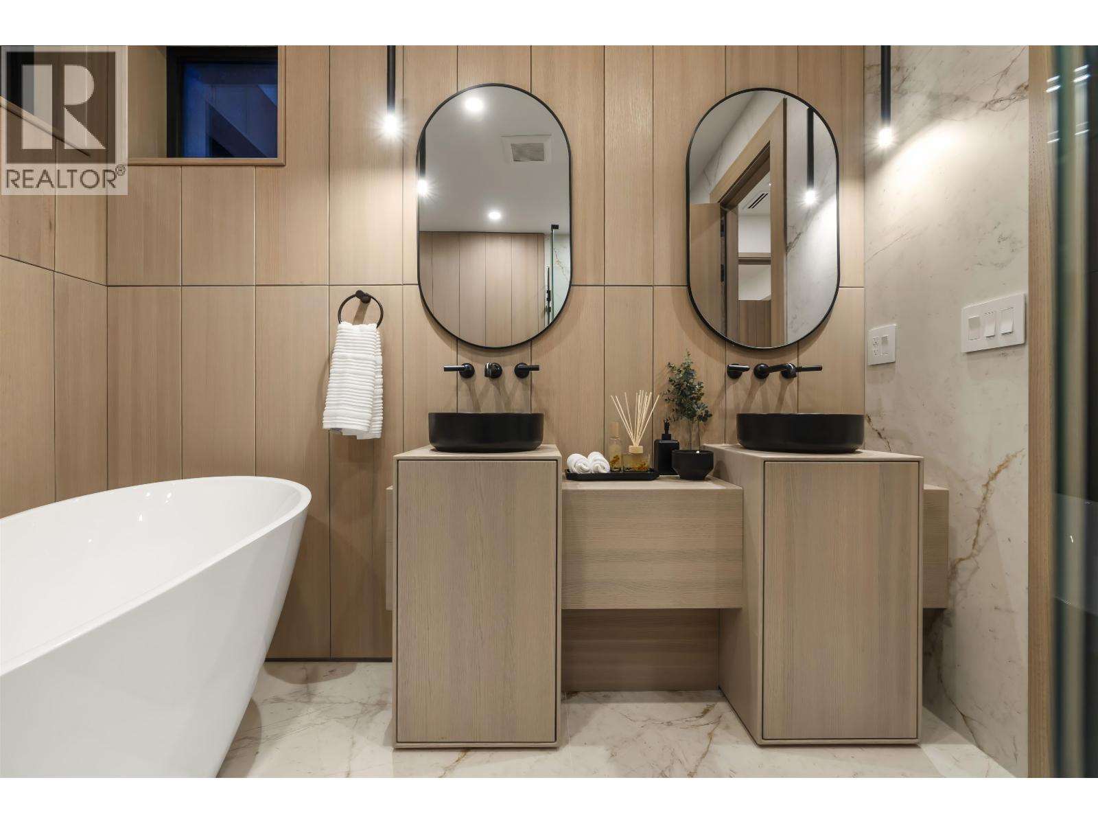 1066 FULTON AVENUE, West Vancouver