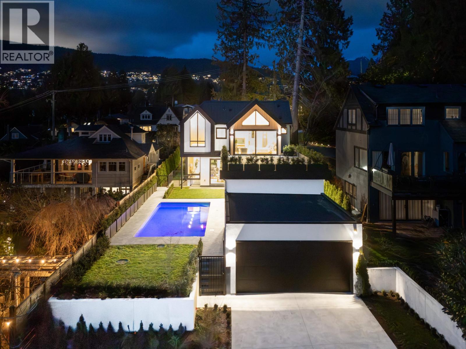 1066 FULTON AVENUE, West Vancouver