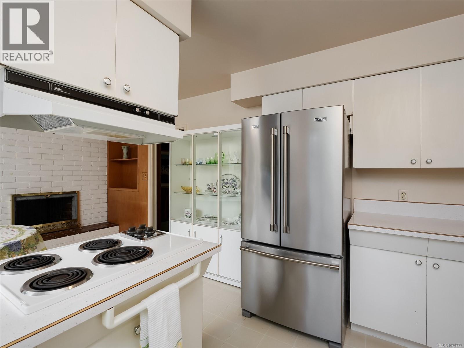 2086 Avondale Rd, Oak Bay