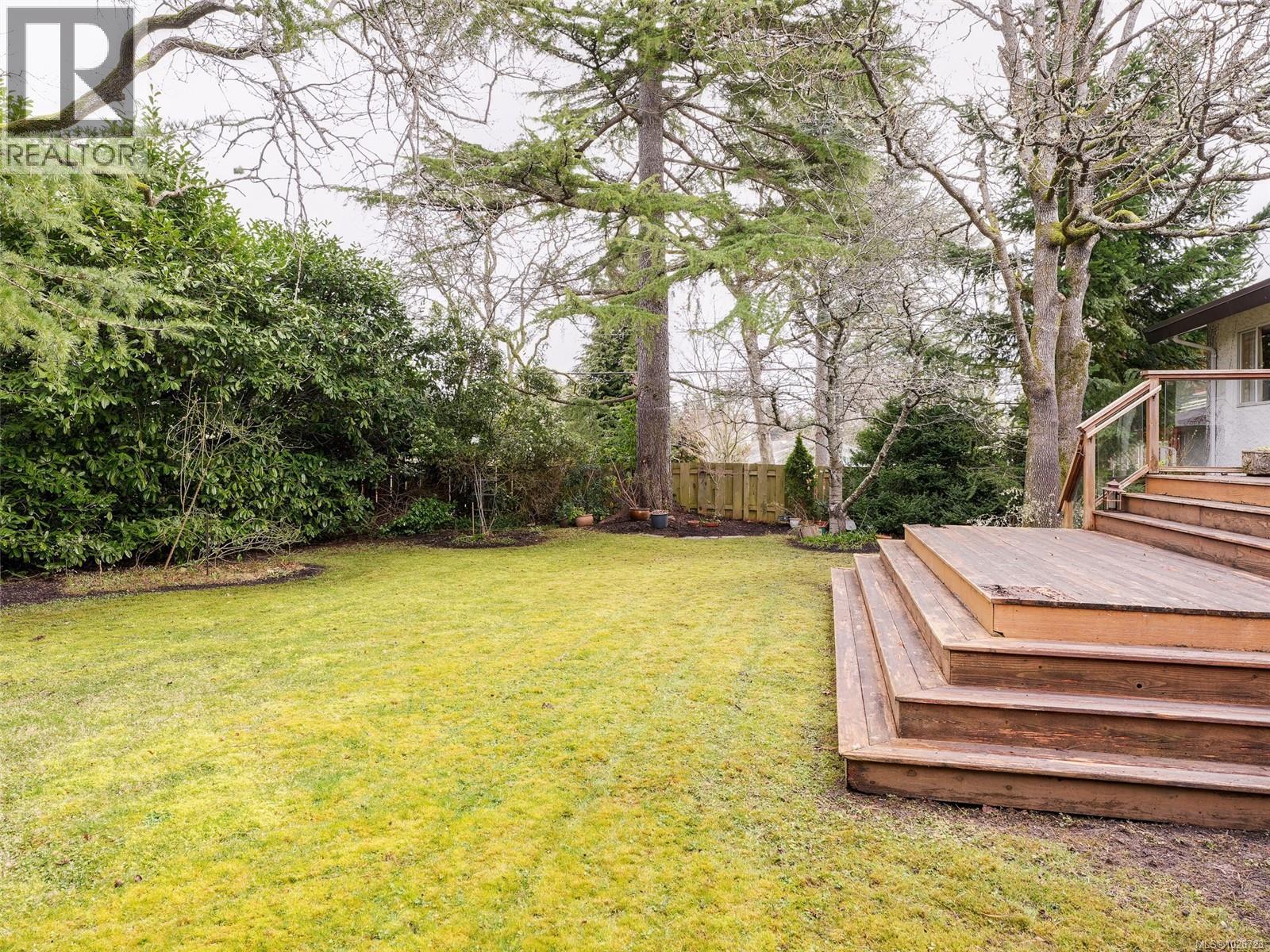 2086 Avondale Rd, Oak Bay