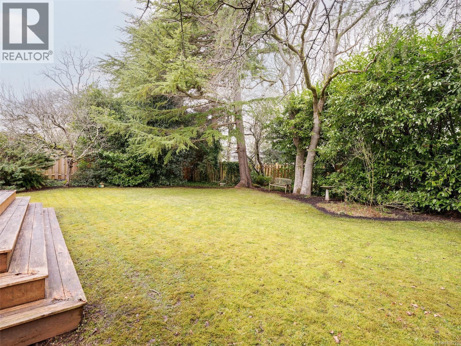 2086 Avondale Rd, Oak Bay