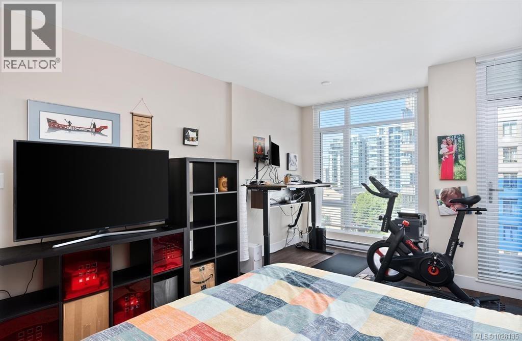 #705 1090 Johnson St - 4