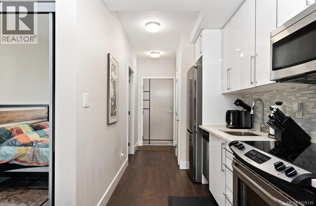 #705 1090 JOHNSON ST - 6